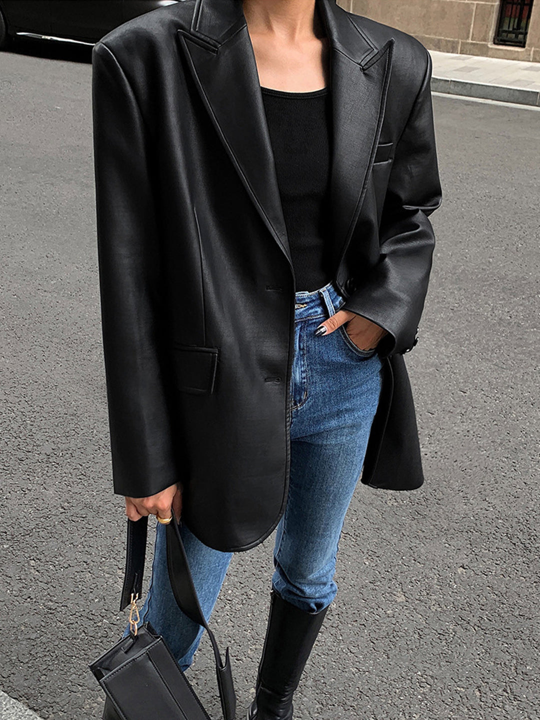 Brown oversized women's blazer. Fall fashion statement jacket with lapel collar, ideal for confident style outerwear.