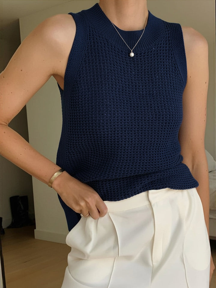 Trendy women's cut-out knit tank top, a chic sleeveless top for modern summer fashion and daily wear.