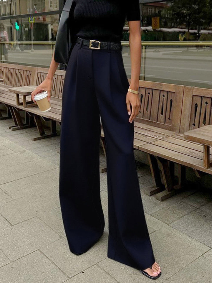 Women's versatile wide-leg trousers, flowy fabric, ideal for office or relaxed elegant style.