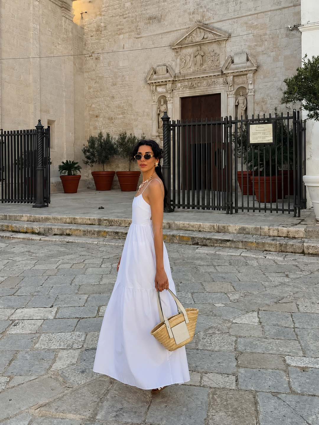 Flowing women's maxi dress with an elegant backless design, ideal for summer & vacation.