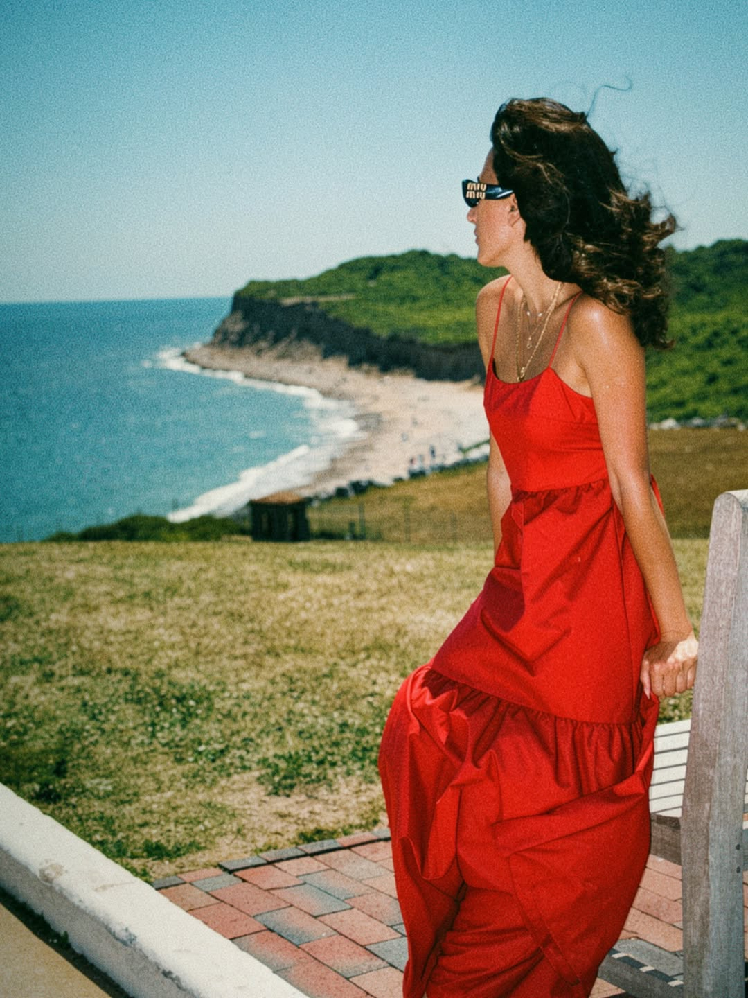 Women's backless maxi dress, a flowy & elegant sleeveless style for summer vacations.