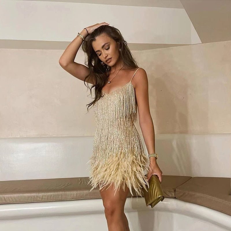 Stunning women's feather mini dress with a flattering silhouette, ideal for a party or special evening.