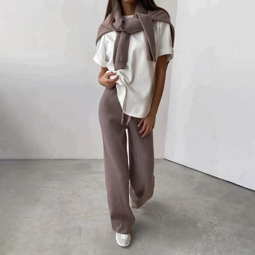 Taupe knit top & matching pants lounge set for women. Stylish two-piece leisurewear, perfect for unwinding.