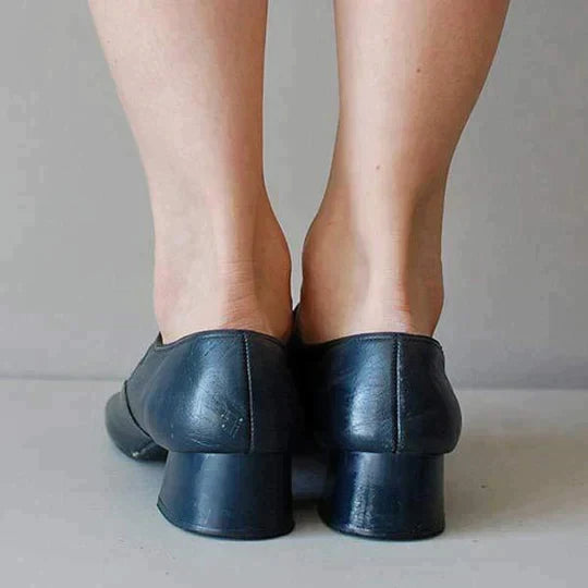 Stylish women's therapeutic sandals with arch support, blending fashion and support.