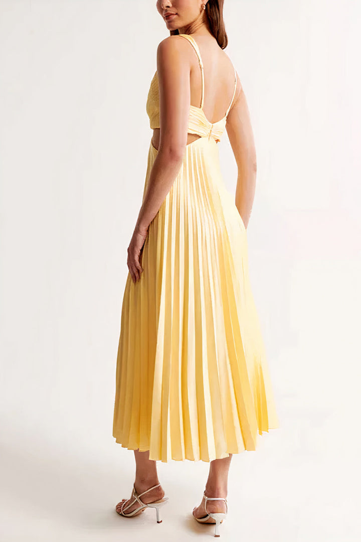Beautiful long pleated evening gown for women, ideal for formal events and elegant parties.