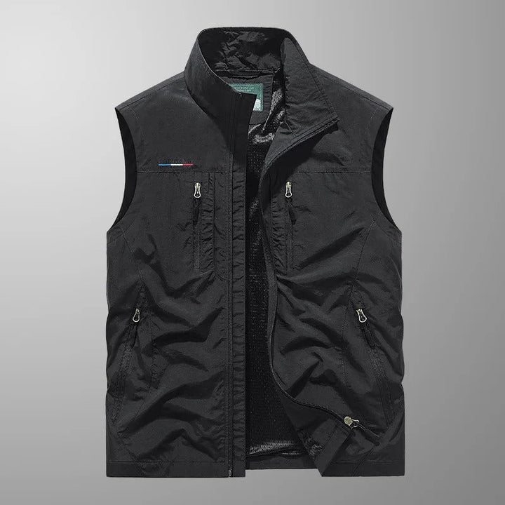 Versatile men's lightweight travel vest with ample storage. Sleeveless design for hiking & outdoor adventures.