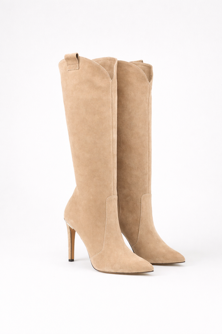 Elegant black knee-high boots for women with a stiletto high heel, perfect for fall & winter fashion.