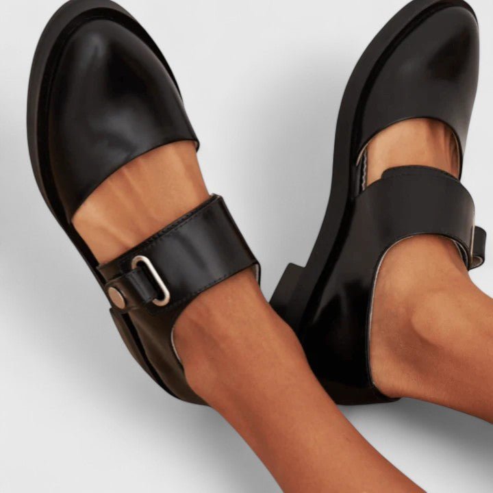 Classic women's black Mary Jane shoes with a chunky platform sole & buckle strap, vintage-inspired comfort footwear.