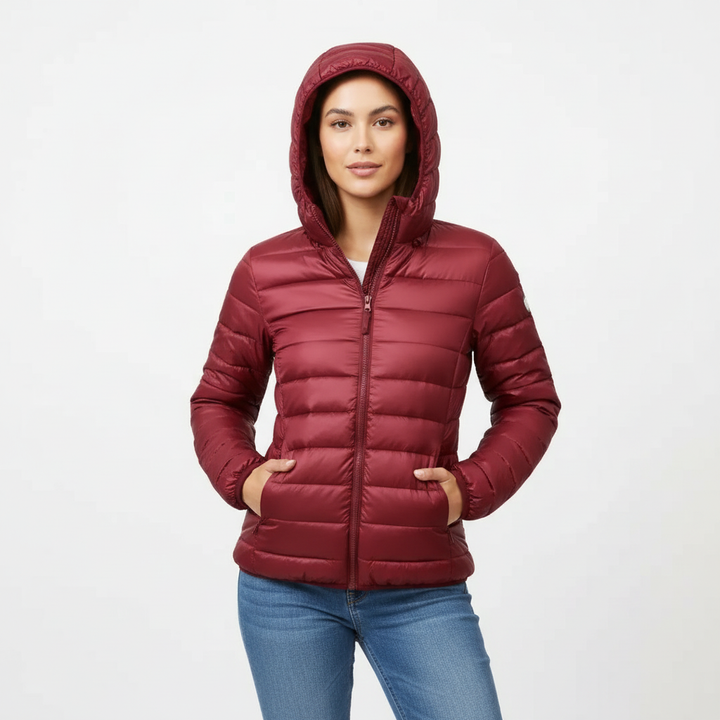 Modern women's puffer jacket, perfect for sporty elegance, warmth & versatile winter outerwear.