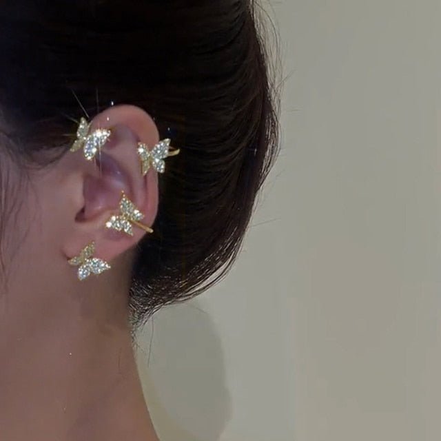 Versatile women's adjustable clip-on earrings, piercing-free, hypoallergenic & elegant fashion accessory.