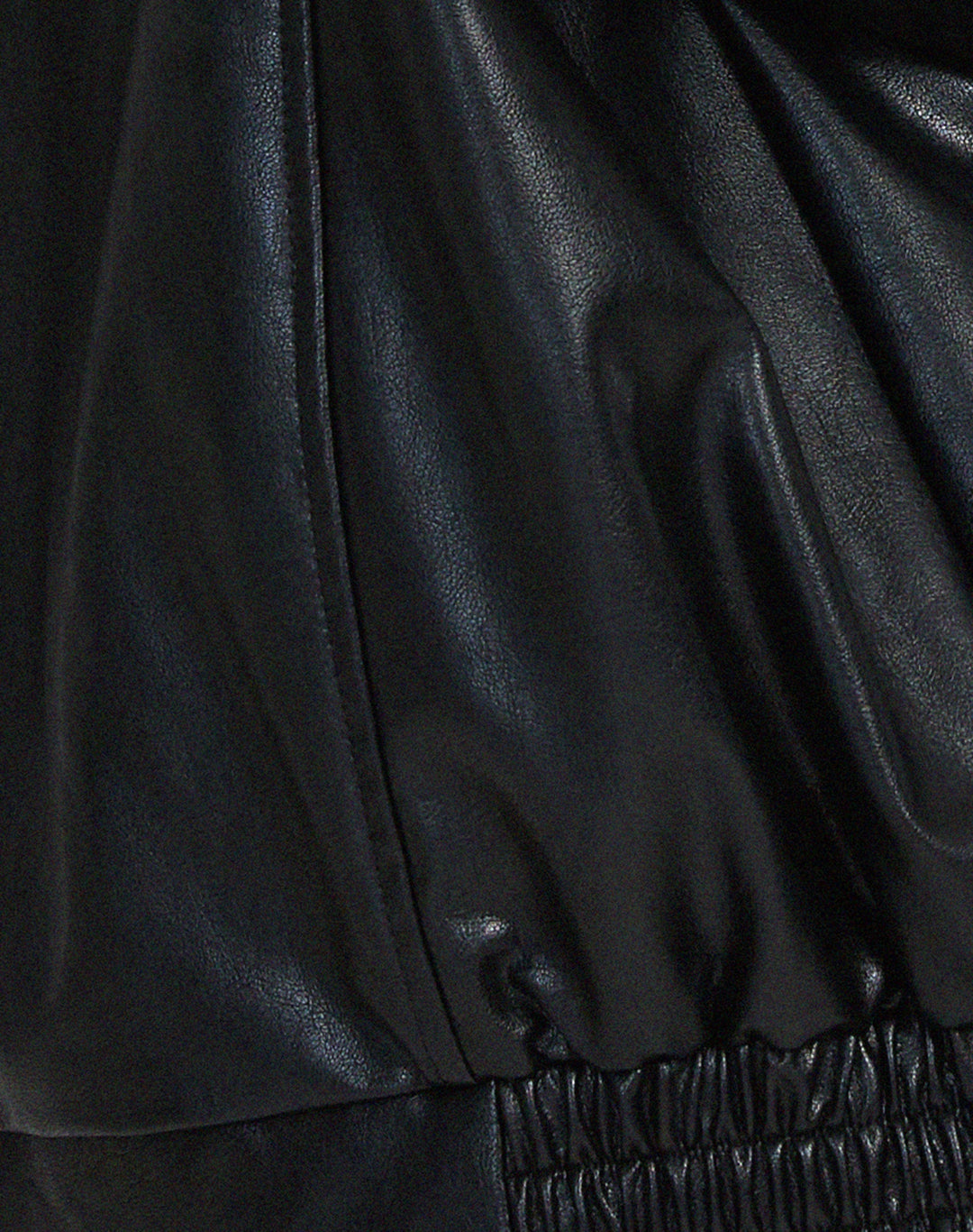 Effortless style with this soft leather-look women's jacket. A trendy and comfortable oversized outerwear piece.