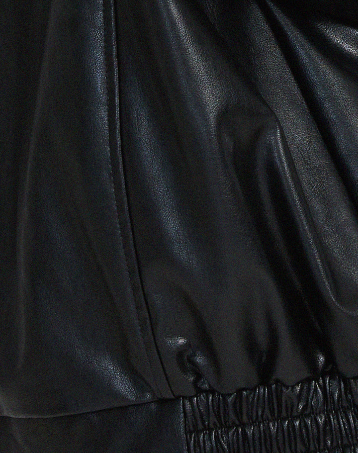 Effortless style with this soft leather-look women's jacket. A trendy and comfortable oversized outerwear piece.