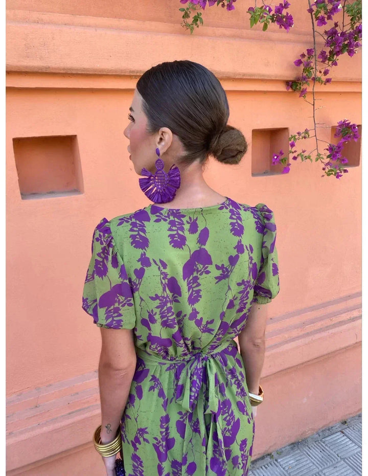 Comfortable women's midi dress. Elegant classic style for all occasions. Sophisticated look.