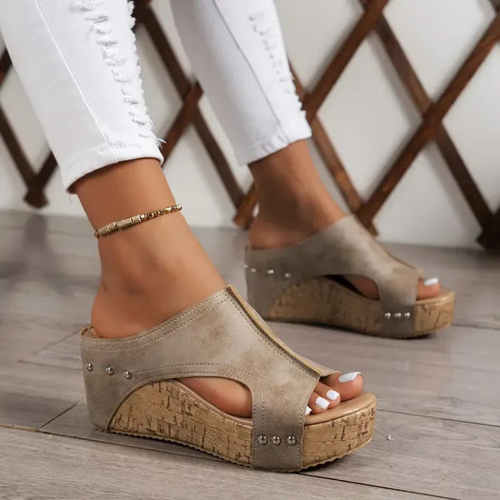 Arch-stabilizing women's open-toe wedge sandals, perfect for comfortable walking & everyday wear.