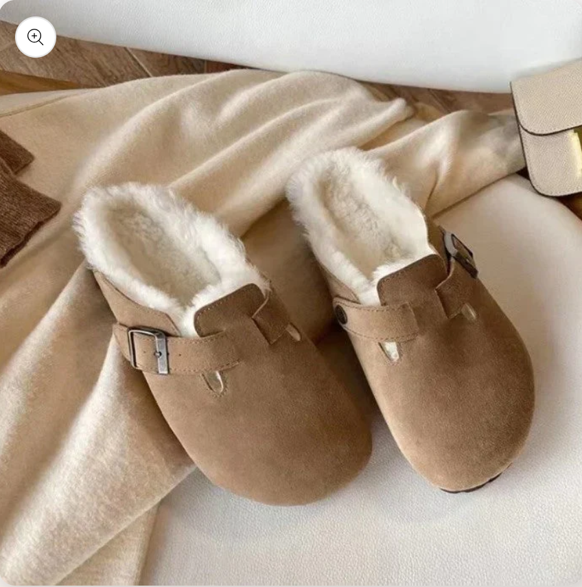 Refined comfort unisex slip-on sandals. Ergonomic clogs for all-day wear.