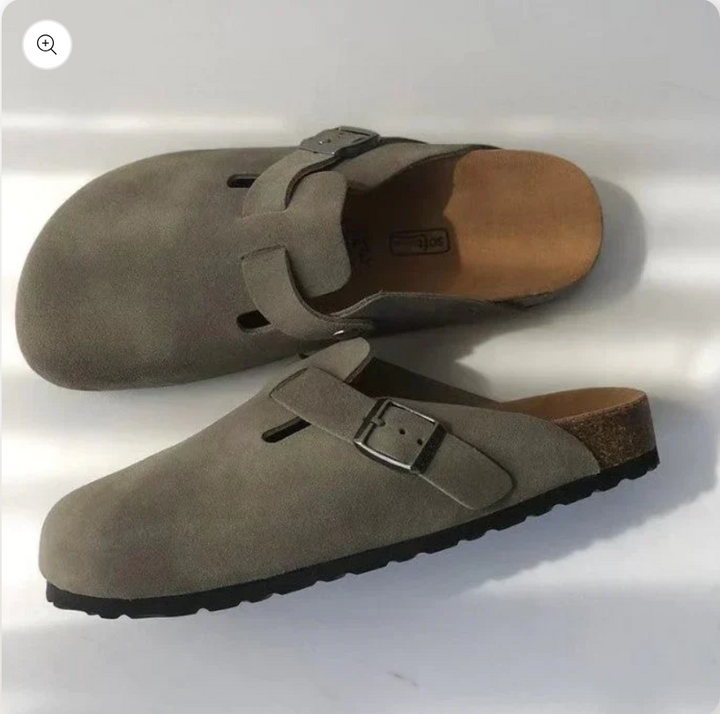 Lightweight unisex slip-on comfort sandals. Stylish clogs for summer walking and everyday versatility.