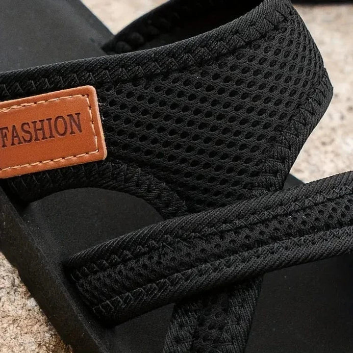 Casual women's open-toe slippers featuring cloud cushioning, ideal for ultimate daily comfort.