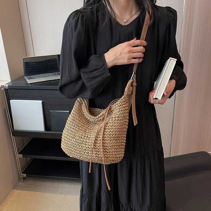 Chic women's everyday shoulder bag, versatile for casual wear and stylish carryall needs.