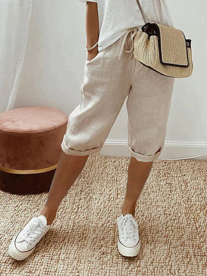 Versatile women's relaxed fit casual pants, ideal for spring fashion and comfortable everyday wear.