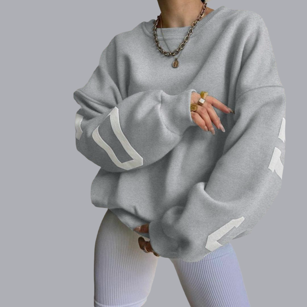 Comfy women's long sleeve top, oversized fit, ideal for cozy everyday wear.