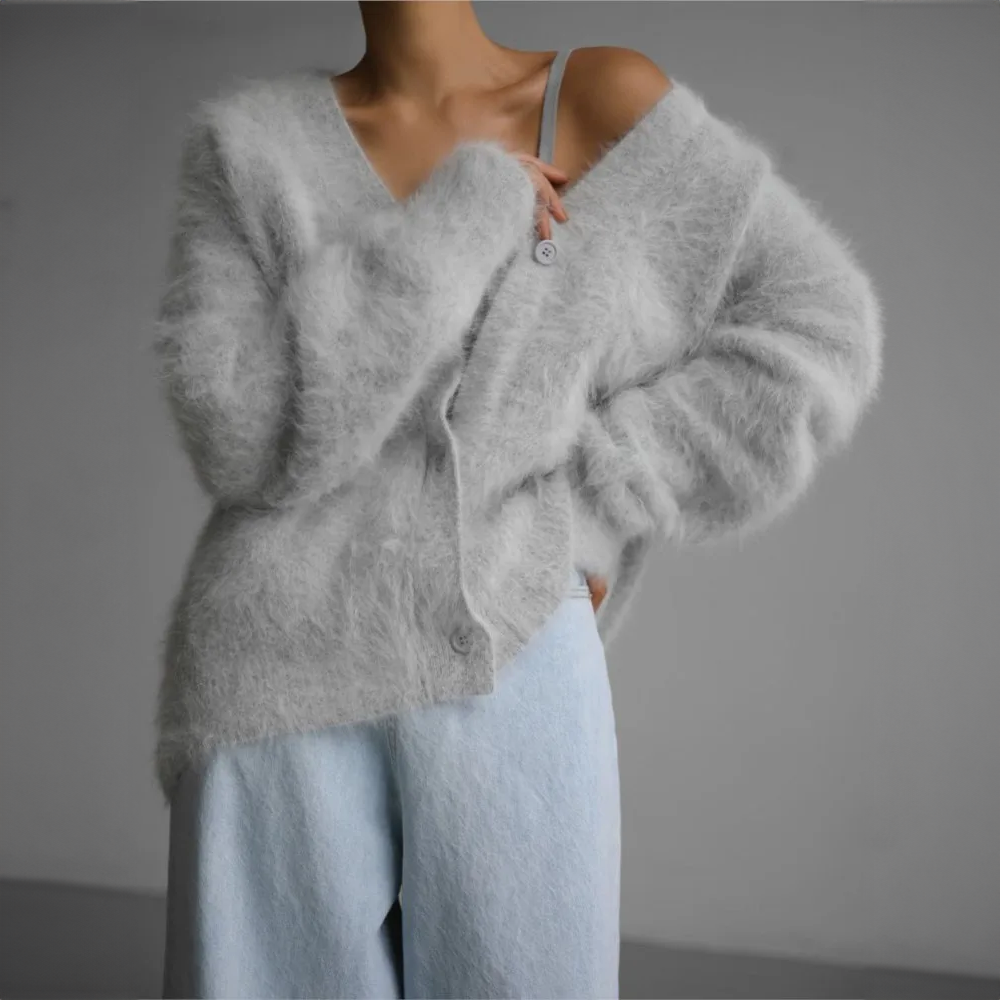 Cozy women's knit cardigan, relaxed fit for ultimate comfort and stylish everyday wear.