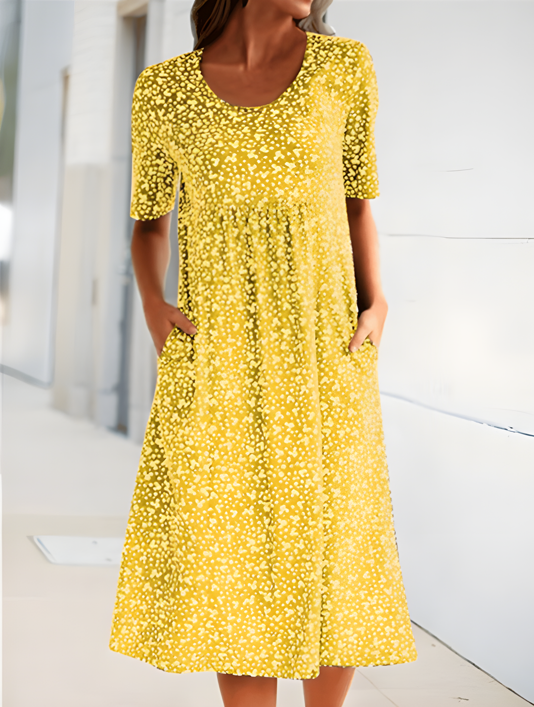 Versatile women's floral pocket dress with a round neck. Suitable for casual, summer, vacation wear, and everyday comfort.