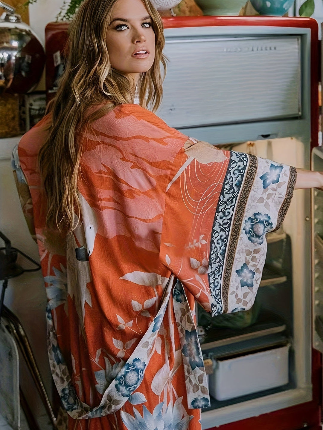 Boho women's floral print kimono with batwing sleeves, ideal for summer fashion, beach, or vacation wear.