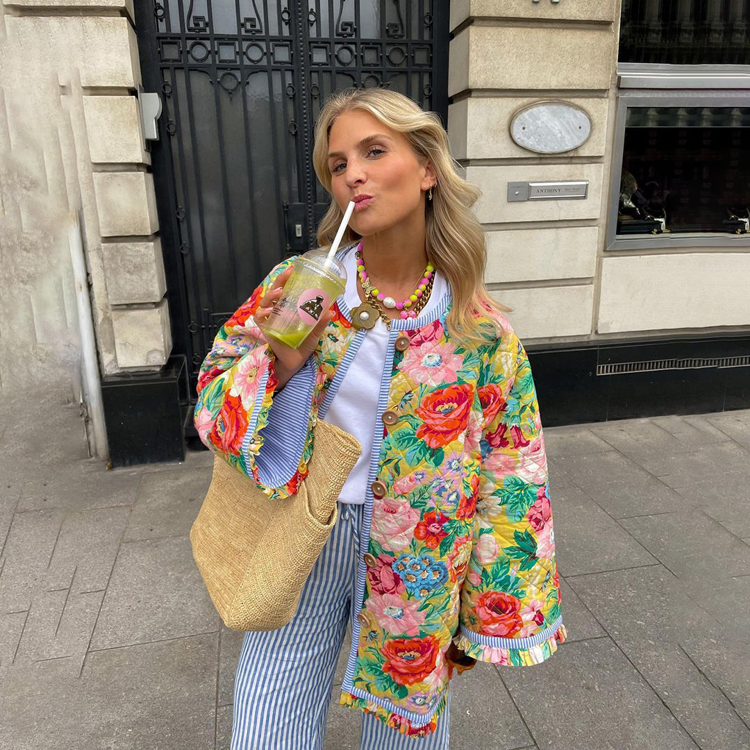 Chic women's floral quilted jacket, vintage style, ideal casual outerwear for winter and statement fashion.