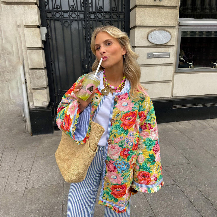 Chic women's floral quilted jacket, vintage style, ideal casual outerwear for winter and statement fashion.