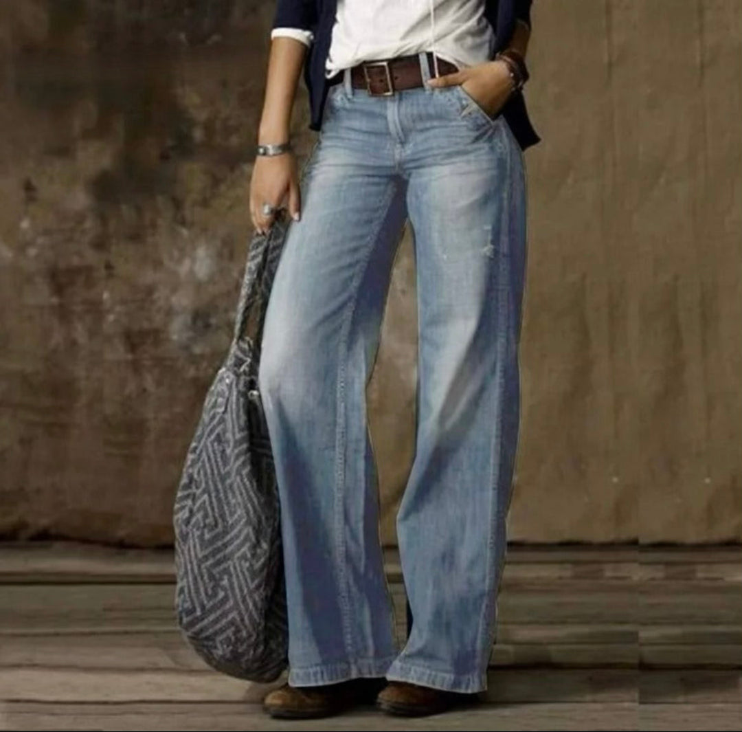 Women's high-rise vintage denim jeans, perfect for effortless style & comfortable everyday fashion. Flattering retro chic fit.