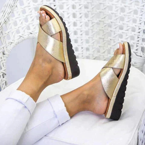 Cushioned women's orthopedic sandals, providing arch support & comfort for casual, everyday summer wear.