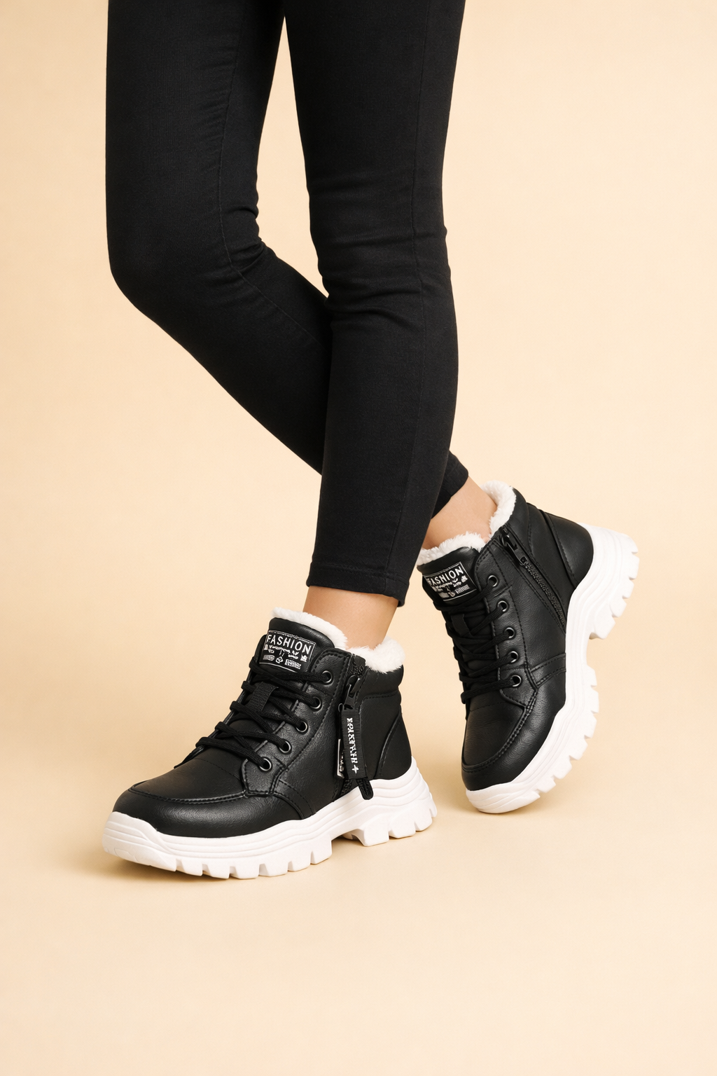 Cozy women's ankle boots, warm-lined & waterproof, offering comfortable everyday wear in winter.
