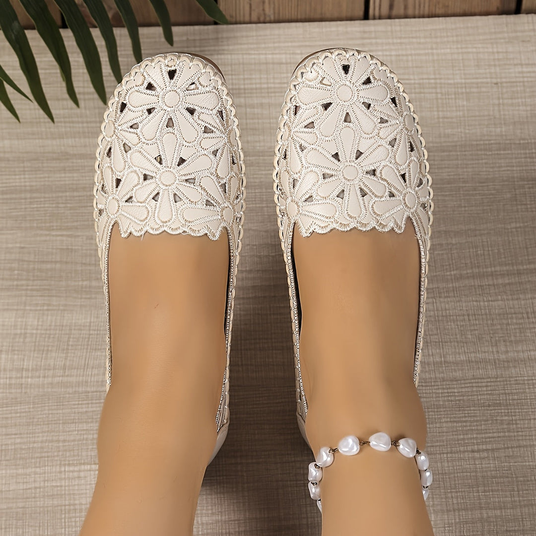 Versatile women's walking shoes. Chic, comfortable footwear ideal for daily errands & all-day wear.