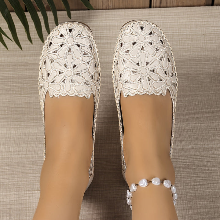 Versatile women's walking shoes. Chic, comfortable footwear ideal for daily errands & all-day wear.