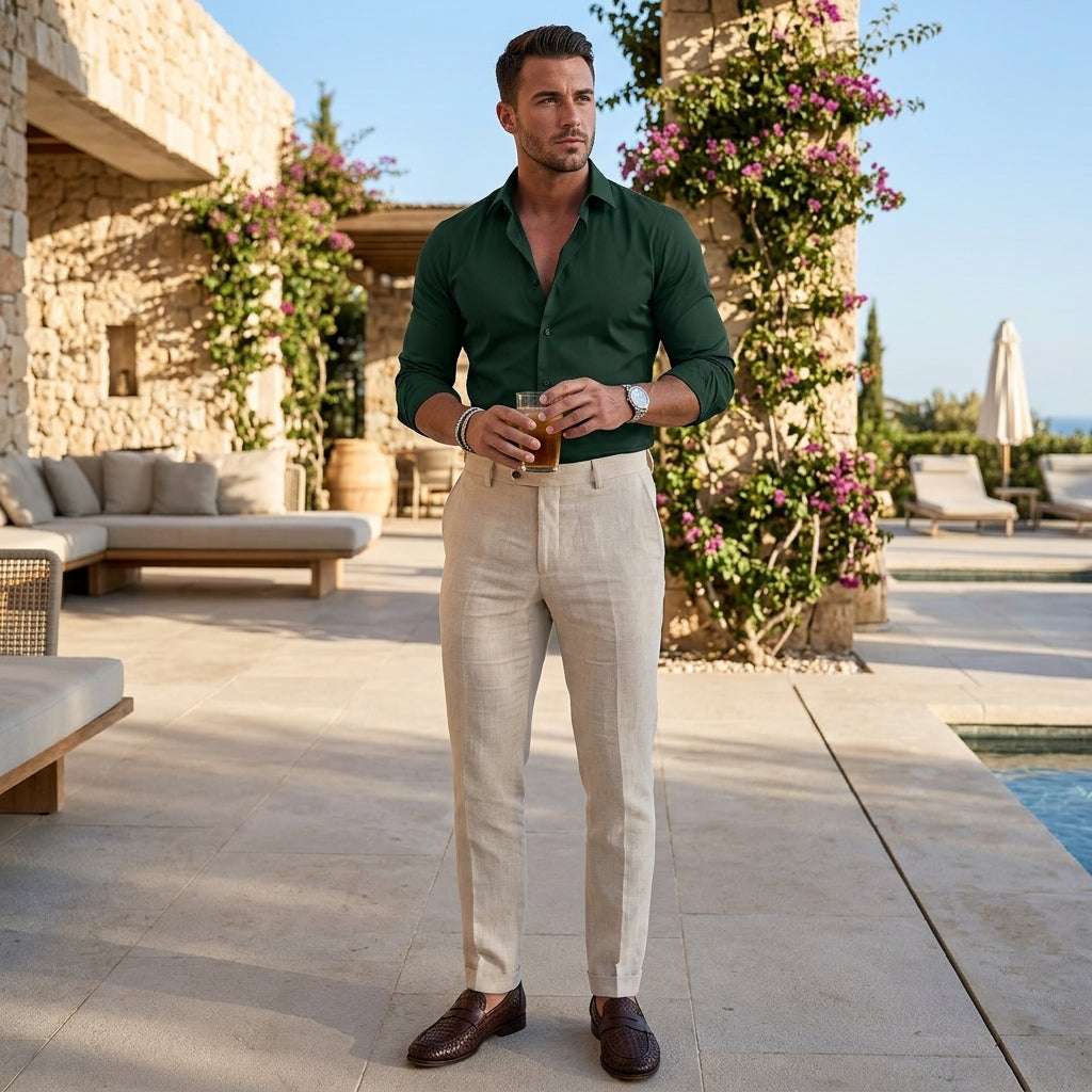 Slim-fit men's long-sleeve dress shirt, perfect for smart casual and everyday wear. Classic collar.