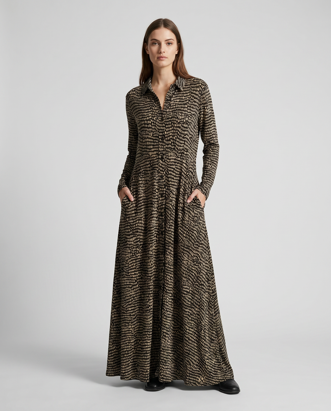 Comfortable women's relaxed fit V-neck maxi dress, designed for easy movement & versatile summer fashion.