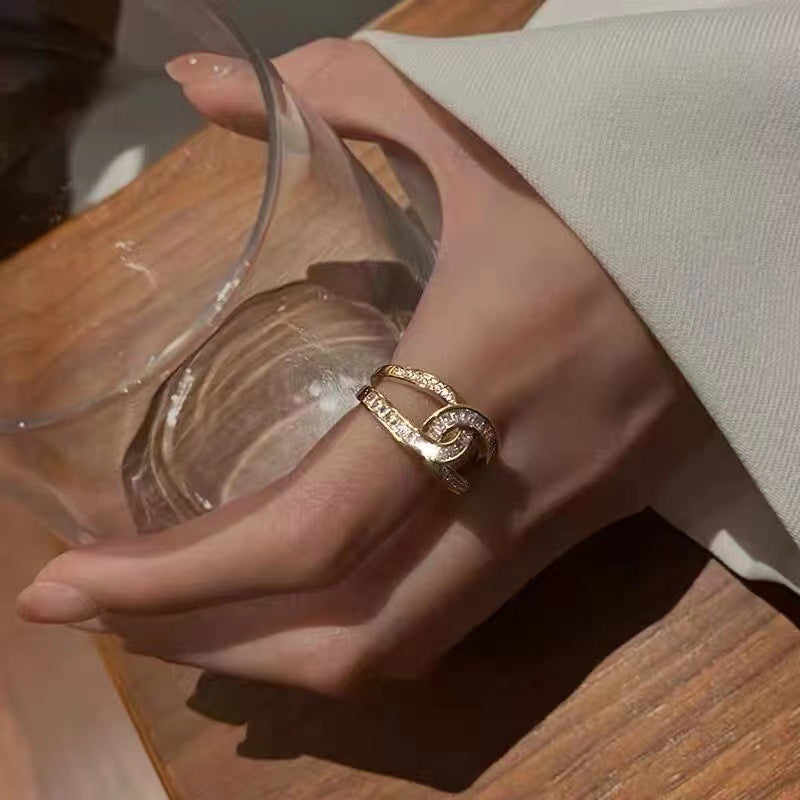 Elegant Knot Ring