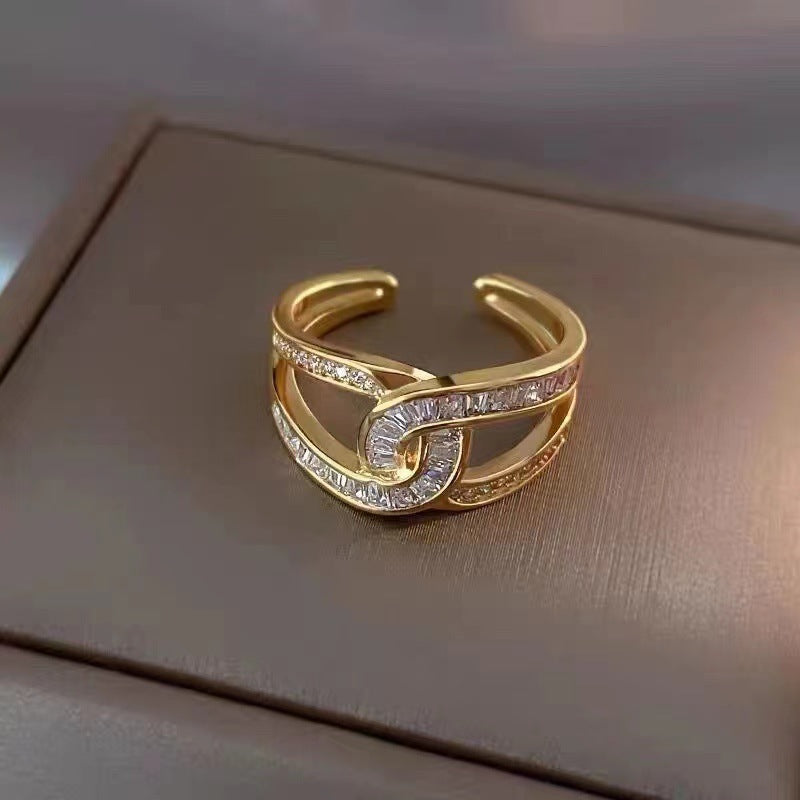 Elegant Knot Ring
