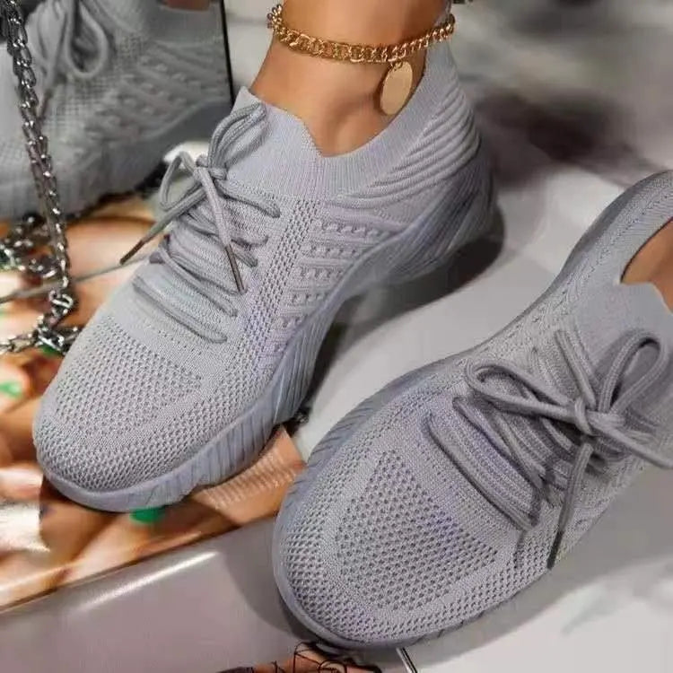 Supportive women's sneakers, lightweight and comfortable for all-day wear.