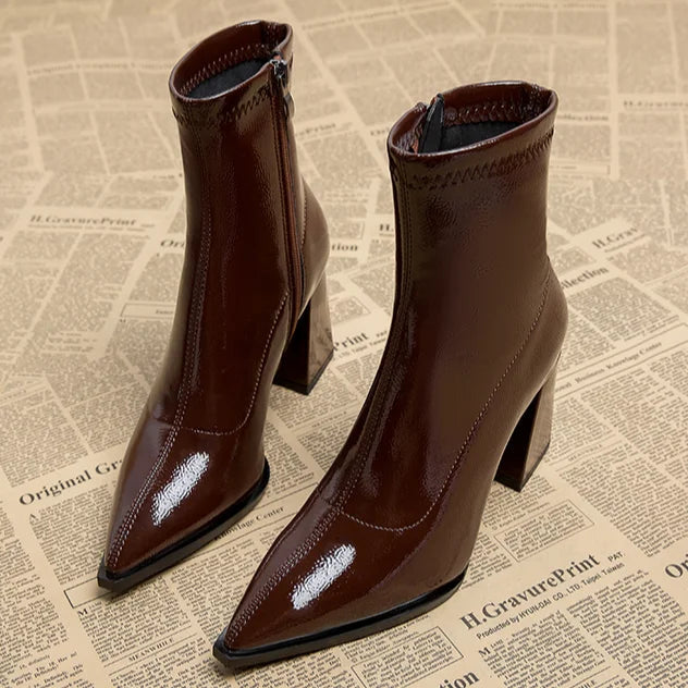 Fashionable women's ankle boots with a comfortable block heel for everyday wear.