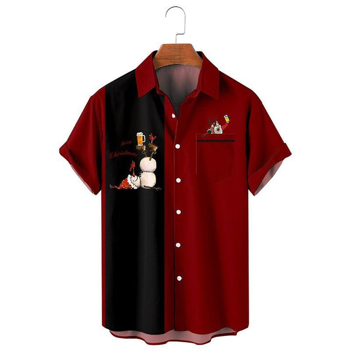 Casual men's holiday shirt: short-sleeve button-up with a festive Christmas print, ideal party wear.