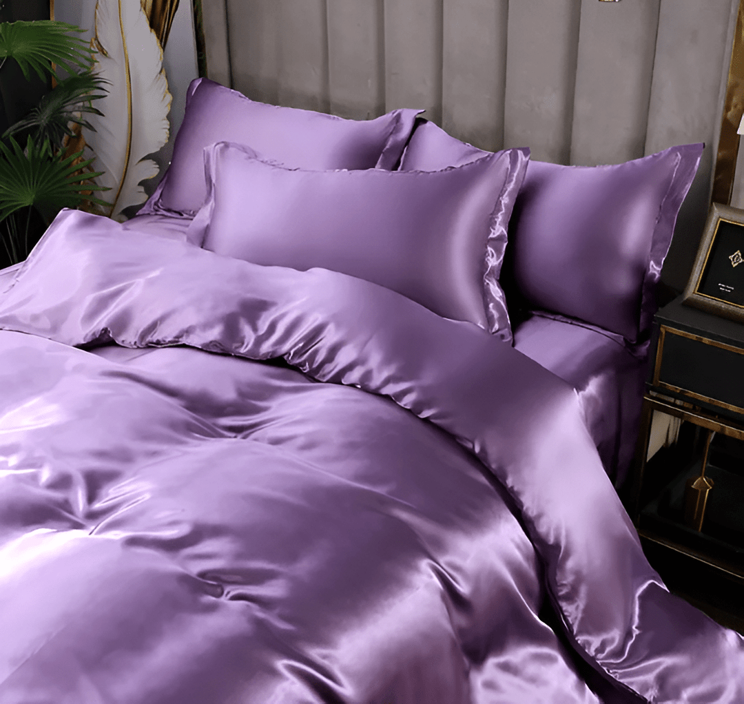 Temperature regulating Mulberry silk bedding set for year-round comfort.