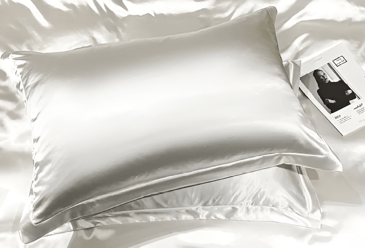 Hypoallergenic Mulberry silk duvet cover & pillowcases. Ideal for sensitive skin.