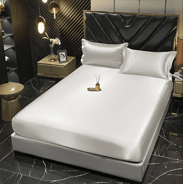 High-end Mulberry silk duvet cover, 2 silk pillowcases. Ultimate sleep luxury.