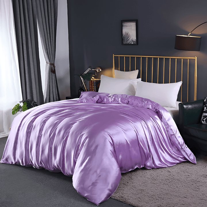 Hypoallergenic Mulberry silk bedding set. Temperature regulating comfort.