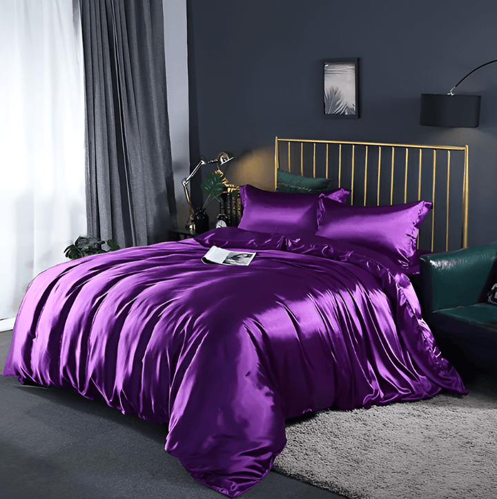 Premium Mulberry silk duvet cover, 2 pillowcases. Breathable & anti-aging fabric.