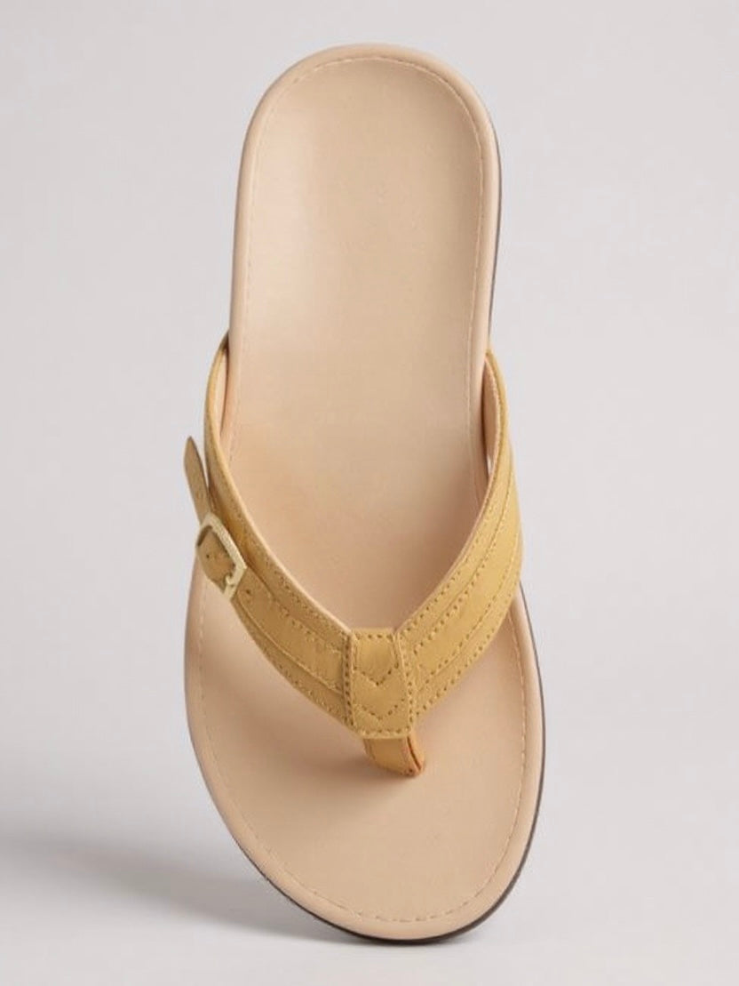 Stylish women's thong sandals, cushioned for ultimate comfort. Perfect minimalist slip-ons for summer.