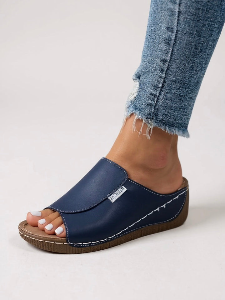 Modern women's platform slides; comfortable footwear, perfect for summer & everyday style.