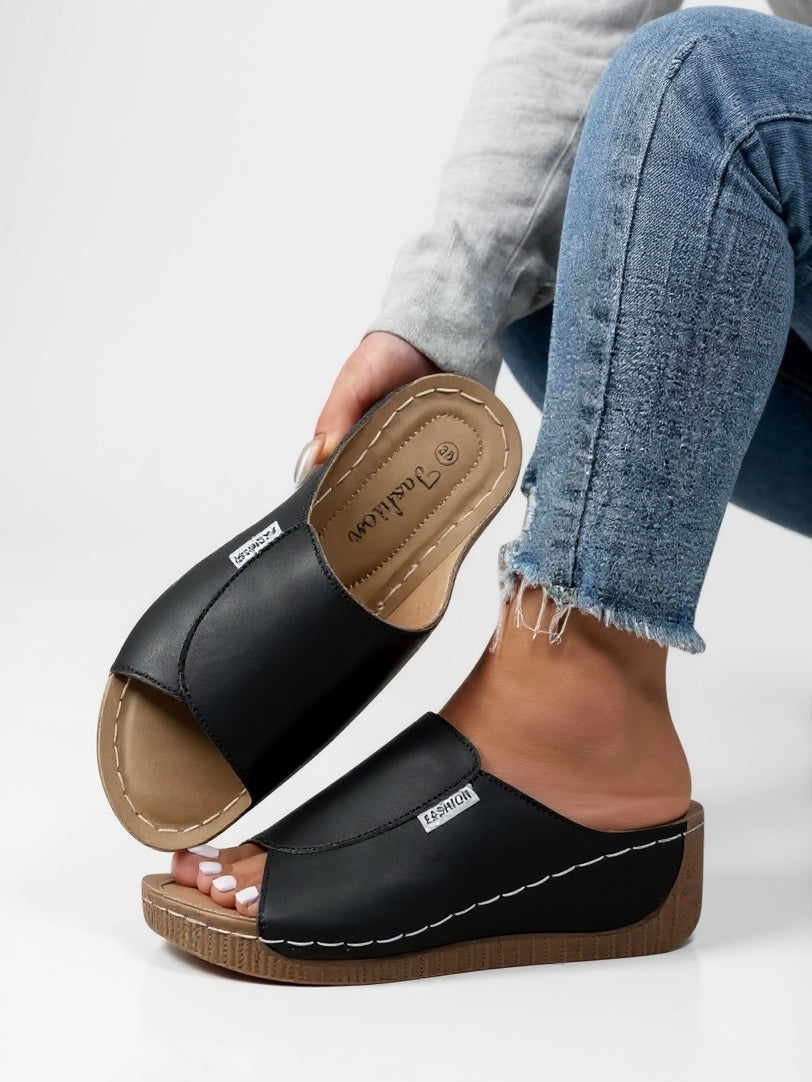 Stylish women's platform sandals; minimalist design & elevated comfort for casual wear.