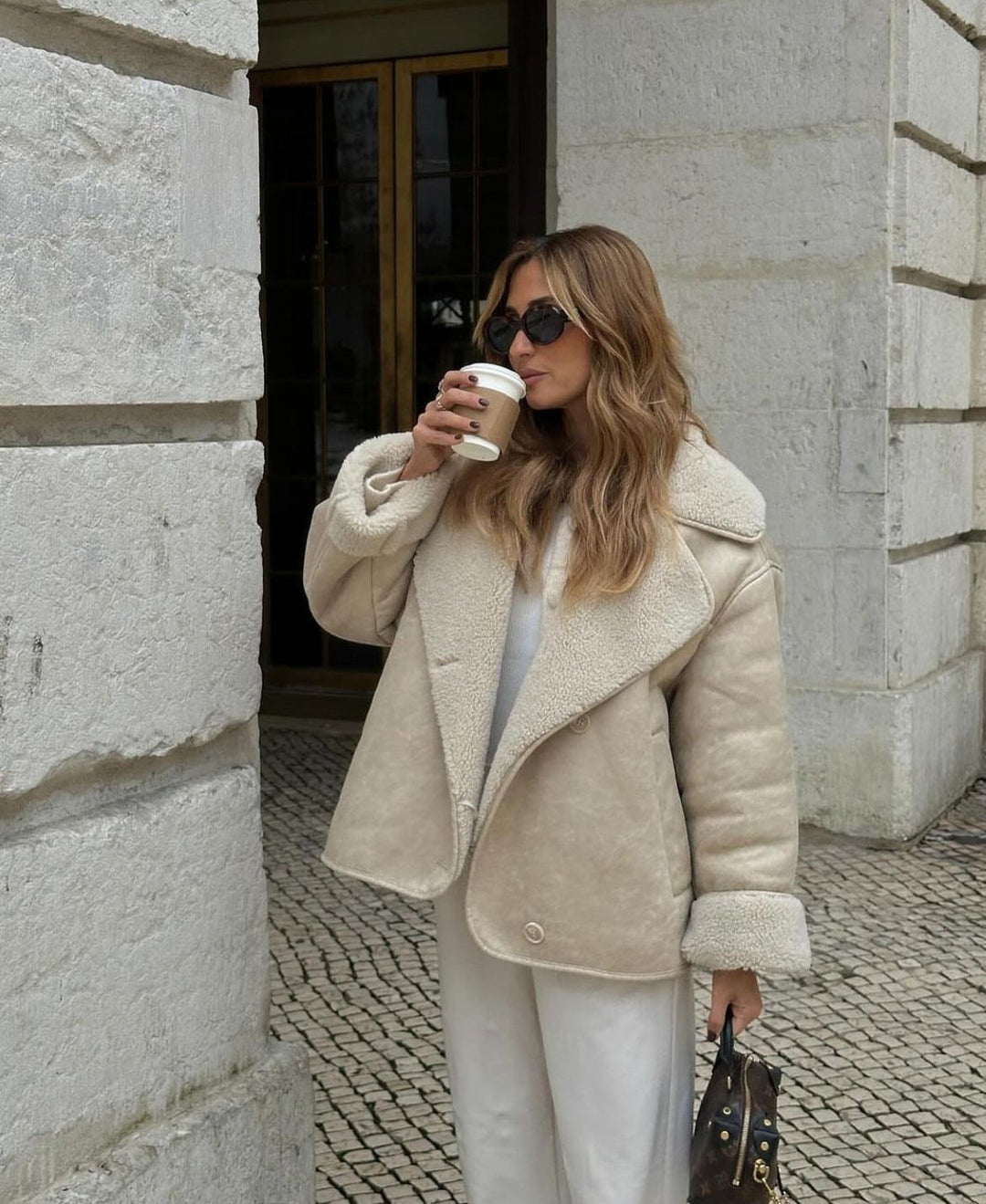 Fashionable women's vintage jacket with a chic design, providing warmth and sophisticated style.